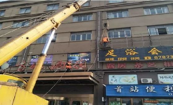 凤凰安装较高的门店招牌有什么好的方法？